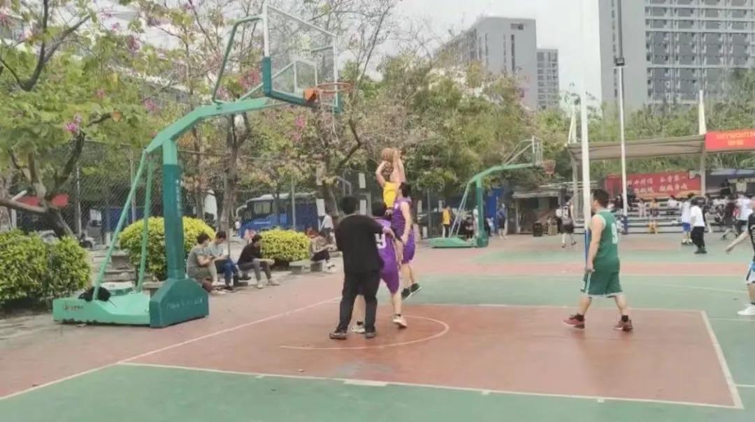 1766402618283798.jpg 零奔洋篮球赛 团队精神,顽强拼搏!1.jpg