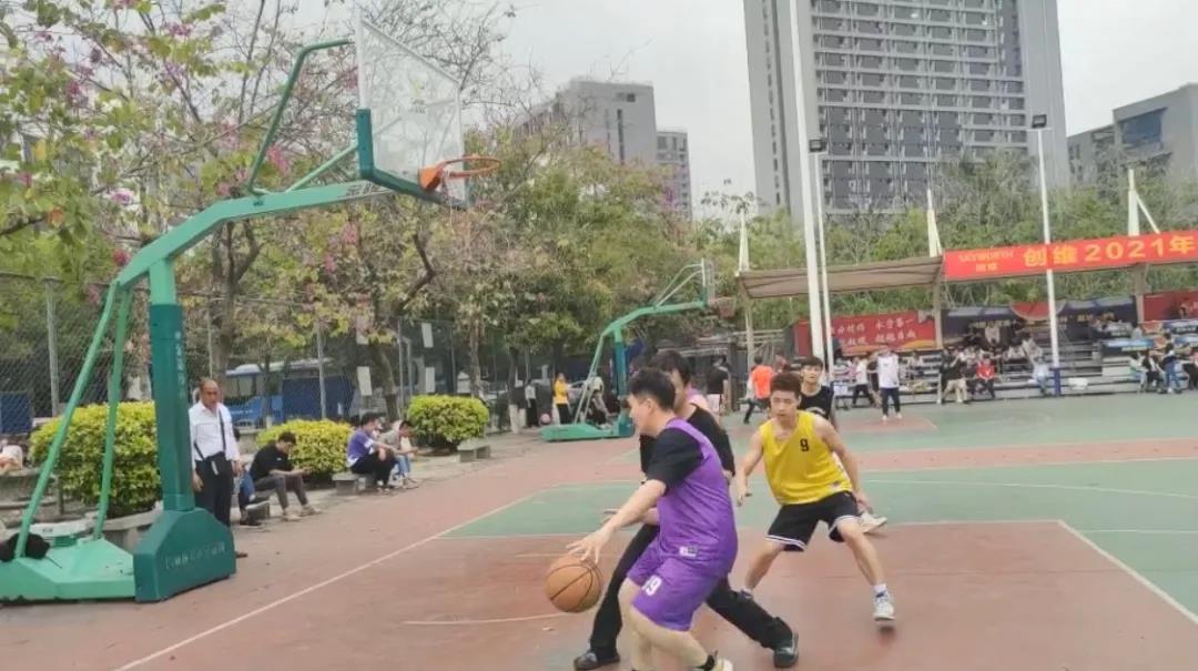 1766402648810214.jpg 零奔洋篮球赛 团队精神,顽强拼搏!2.jpg
